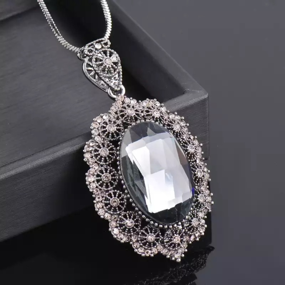 Gorgeous Cubic Zirconia Pendant Necklace